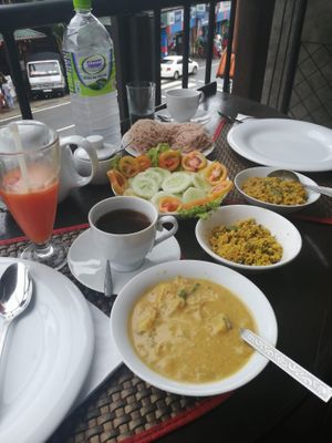 🍲🥗🍛 at Jade Green Tea Centre & Restaurant in Ella