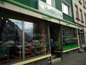 view from the street at Falafel & mehr in Frankfurt