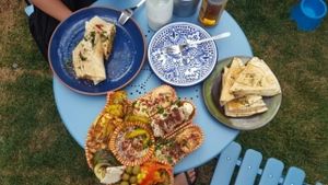 Fatima hand at Falla - Wawrzyniaka in Poznan