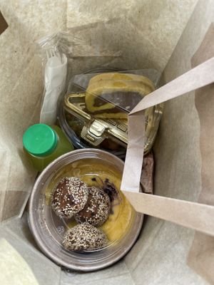 Foarte multumita de gustul mancarii! Am gasit in sfarsit un local potrivit pentru gusturile mele culinare! Cu abonamentul saptamanal reusesc sa mananc zilnic sanatos si gustos!  at Vyro Raw & Vegan Bistro in Bucharest