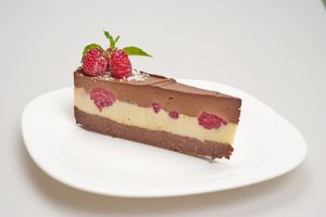 Chocolate, Vanilla and Raspberry Cake – raw at Vyro Raw & Vegan Bistro in Bucharest
