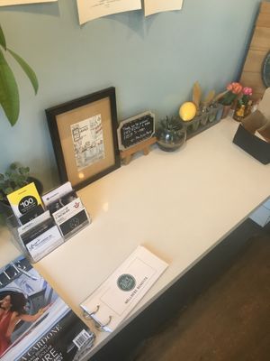 Community table at The Juice Parlor in North Hollywood
