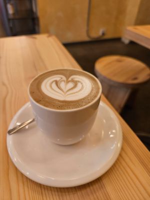 Hojicha Latte with oat milk at El Fant in Helsinki