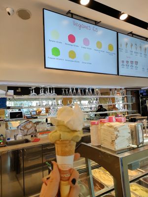 Banane, Pistazie at Eissalon am Schwedenplatz in Vienna