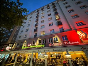 front  at Eissalon am Schwedenplatz in Vienna