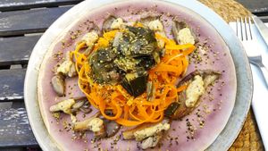 Pleurotes à la moutarde, poireaux et tagliatelle de potimarron at Naturabsolu in Villeneuve-les-avignon