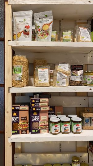 Soybean and texturized pea, nutritional yeast, jack fruit... at Eco-Viure in Mallorca