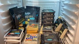 Vegan cheese spreads, grated, block, feta style... at Eco-Viure in Mallorca