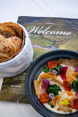 100% Vegan - 100% Organic
At Vegan Hotel LA VIMEA in Naturno, we serve an organic vegan cuisine with a special touch of creativity. at La Vimea - Vegan Hotel & Vegan Restaurant in Naturno