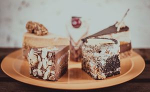 raw vegan cakes at Elelem Etterem in Gyor