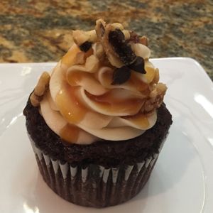 snickers cupcake at Sinful Confections in Portland
