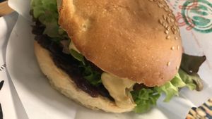 Burger w cenie 17 zł at Evka Vegebar in Swinoujscie