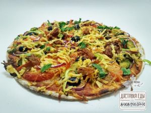 Classic pizza at Kukhnya Zdravogo Smisla in Veliky Novgorod