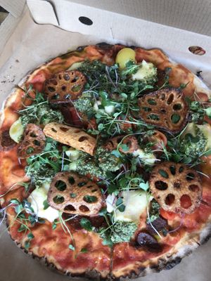 Vegqn pizza at The Green Spot in Barcelona