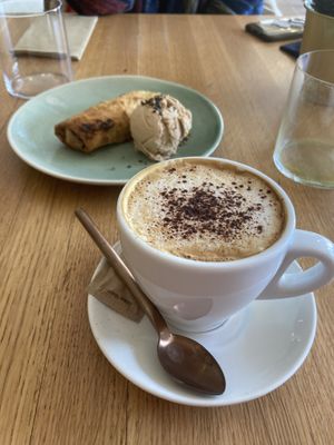 Vegan Appeltaart met Vegan hazelnootijs at The Green Spot in Barcelona