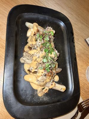 Fresh Mitake, eggplant and salsify with cashew and
white miso sauce V/GF 19€  at The Green Spot in Barcelona