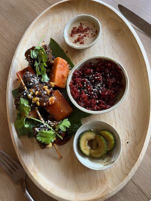 Homemade organic tempeh with papaya, basmati rice, marinated cucumber and peanut sauce  at The Green Spot in Barcelona