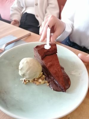 Chocolate cake with pistachio ice-cream at The Green Spot in Barcelona