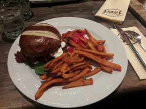 Burger at Sävel in Helsinki