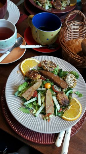 Leckerster Salat den ich je hatte! at VLORA Cafe & Laden im Hof in Lutherstadt Wittenberg