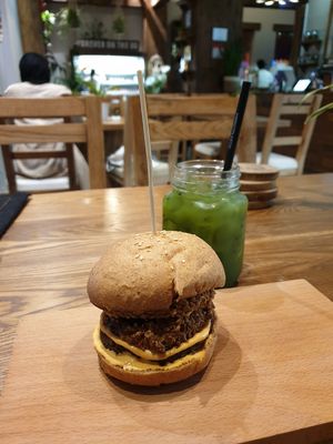 Gangsta burger 🍔 at Evergreen Organics in Doha