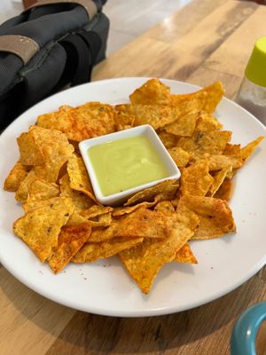 Guacamole y nachos at Casa Vegana in Santa Cruz