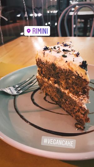 Torta alle mele e cocco at Loving Hut in Rimini