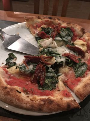 Vegan cheese, artichokes, spinach and sun-dried tomatoes  at Artesano Pizza Bar - Lagoa in Florianopolis