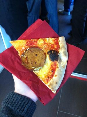 Vegan pizza at Ai 6 Angoli in Brussels