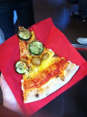 Vegan pizza at Ai 6 Angoli in Brussels