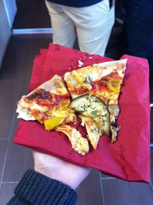 Vegan pizza at Ai 6 Angoli in Brussels