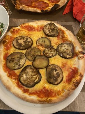 Pizza with eggplant  at Ai 6 Angoli in Brussels