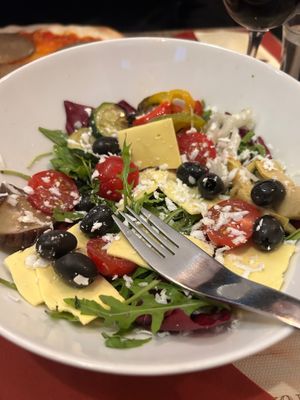 Salad was fine, nothing crazy here just glad to have options at Ai 6 Angoli in Brussels