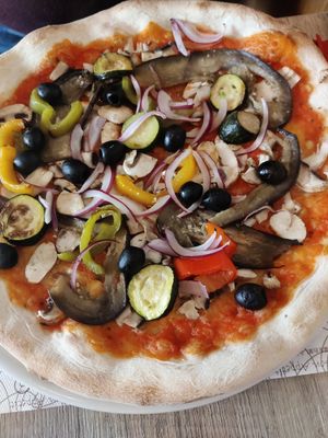 Pizza légumes at Ai 6 Angoli in Brussels