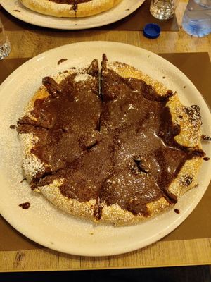 Nutella pizza for dessert at Ai 6 Angoli in Brussels