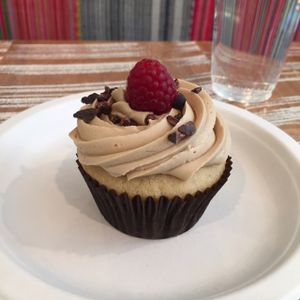 raspberry tiramisu cupcake - winning cupcake of cupcake wars at By Chloe in Los Angeles