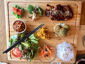 Vegetable plate at Little Robot in Shimoyoshida