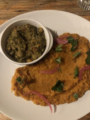 Dahl di lenticchie con coriandolo e pomodoro, purea di melanzane e spinaci 🍀  at Le Bruit Qui Court in Chambery