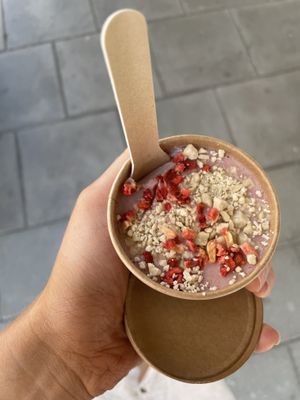 Strawberry white chocolate ice dream🤤 at Minù in Lund