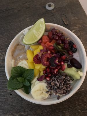 pecan granola bowl at Coco Bowls in Warsaw