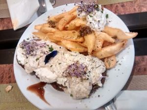 Chorizo con patatas / Soy-based chorizo with french-fries at Yanten Veggie Bar in Madrid