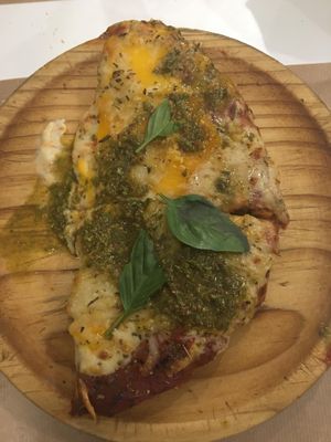 Best pizza of my life and so filling! Crunchy base, homemade sauce, amazing vegan blue cheese on top.  at Yanten Veggie Bar in Madrid