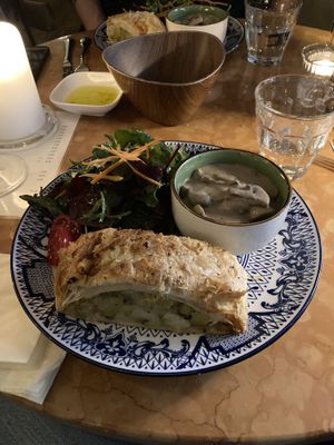   at Tischlein Deck Dich in Frankfurt