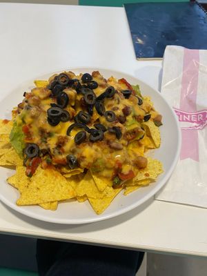 Vegan nachos at Jeni's Diner in Caminha