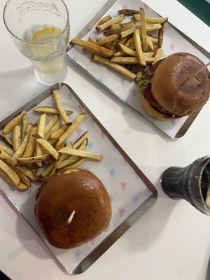   at Jeni's Diner in Caminha