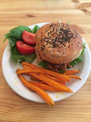 jackfruit burger at Zemsta in Poznan