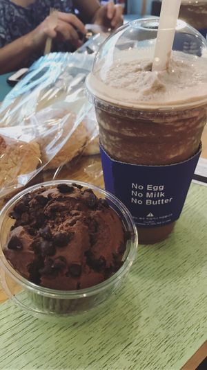 Muffin and Frappuccino at Haemil Bakery in Seoul