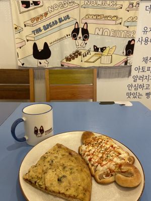 Pizza and ham and cheese bread at Haemil Bakery in Seoul