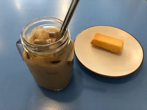 Roasted Sweet Potato Latte and a sweet treat from the owner 😋 at Haemil Bakery in Seoul