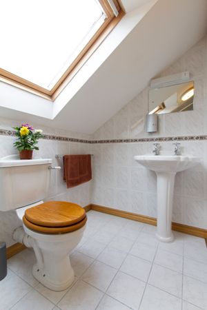 bathroom double room with extra bed: Ireland at Rise & Shine in Westport